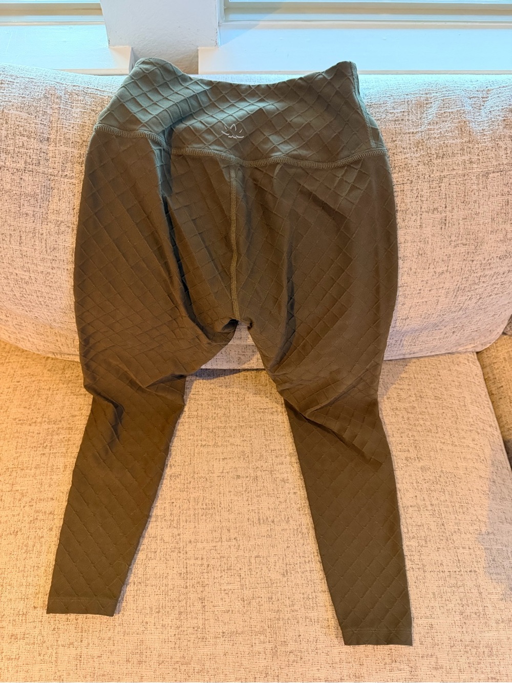 Beyond Yoga Olive Quilted High-Waist Leggings - Picture 2 of 4
